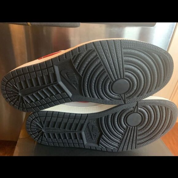 Nike Air Jordan 1 Low PRM Size 8.5 Metallic Silver University Red DA4668 001 - Picture 3 of 11